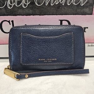 🔥🔥PRE-OWNED MARC JACOBS NY - Blue Pebbled Leather Zip Around Wristlet Wallet